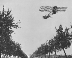 Alberto Santos-Dumont flies the Demoiselle in 1909 - History of the Experimental Certificate