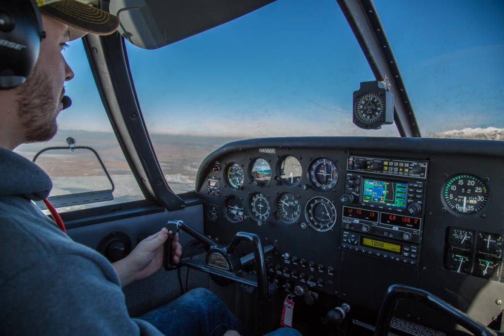 Private pilot flying the Piper Cherokee 140