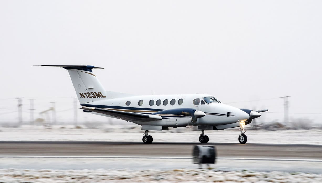 A King Air on a snowy runway - Dealing with Contaminated Runways