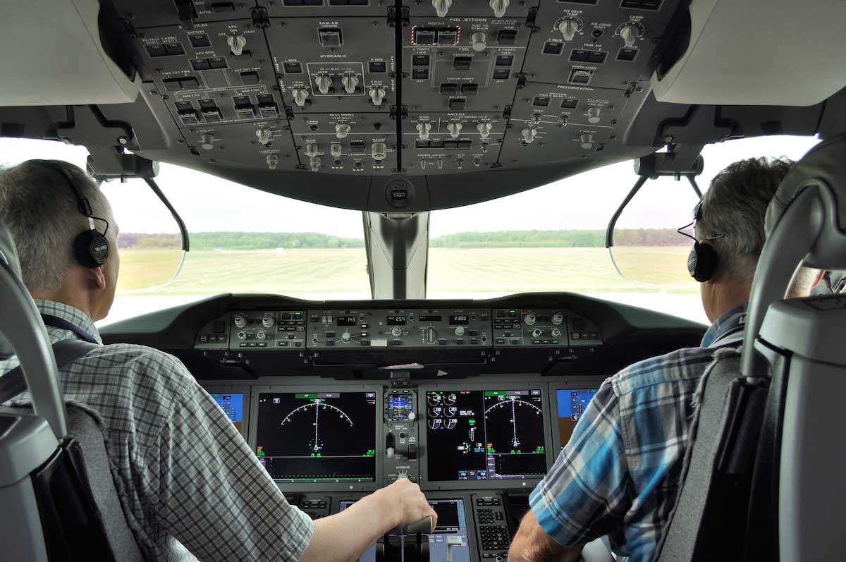 Free flying lessons for advanced pilots to refresh their pilot skills