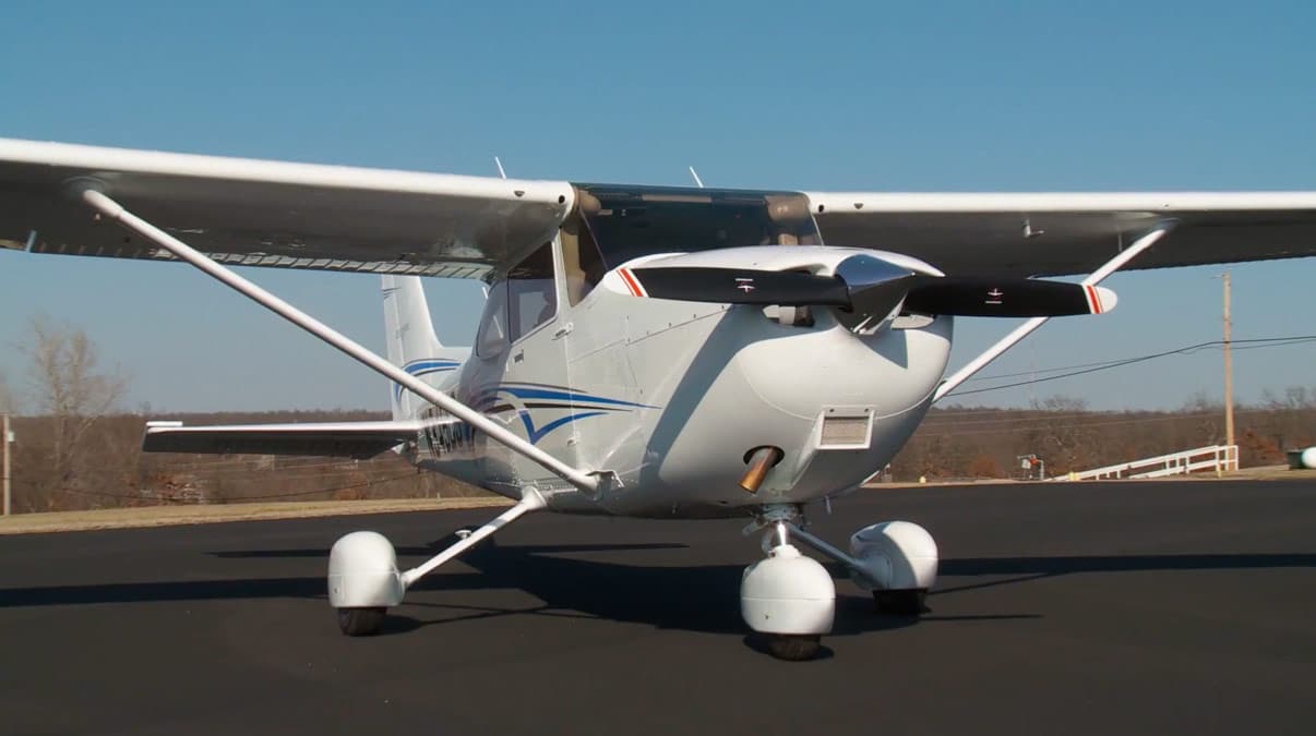 Cessna 172 on the runway - Cessna selects 5 universities for Top Hawk program