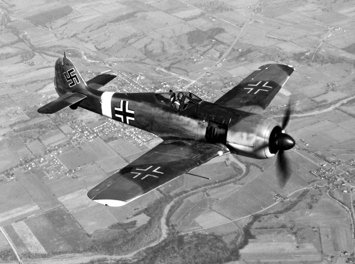 focke-wulf fw 190 in flight