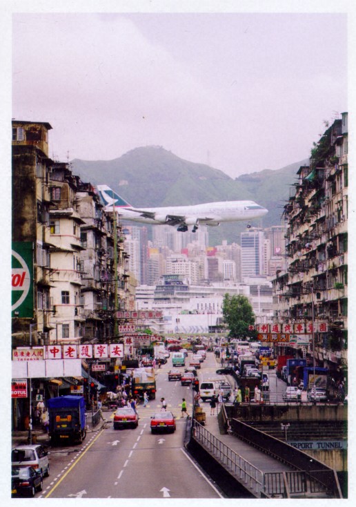 Kai Tak flights over residential areas - Ghost Airports
