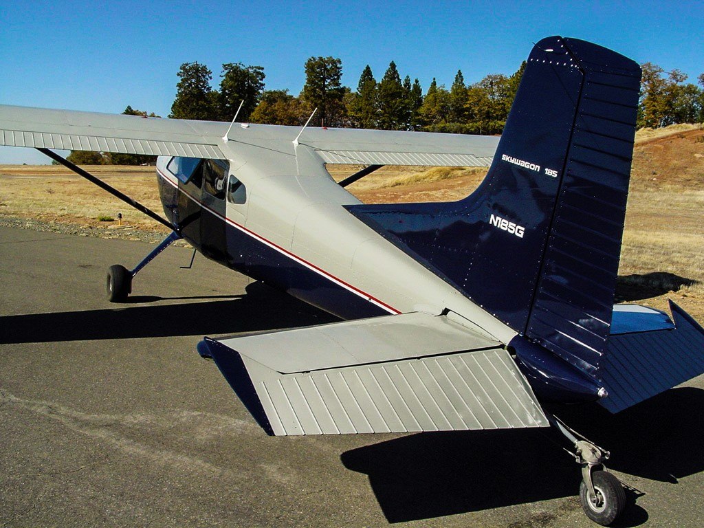 A Cessna 185 Skywagon Taildragger on the runway.