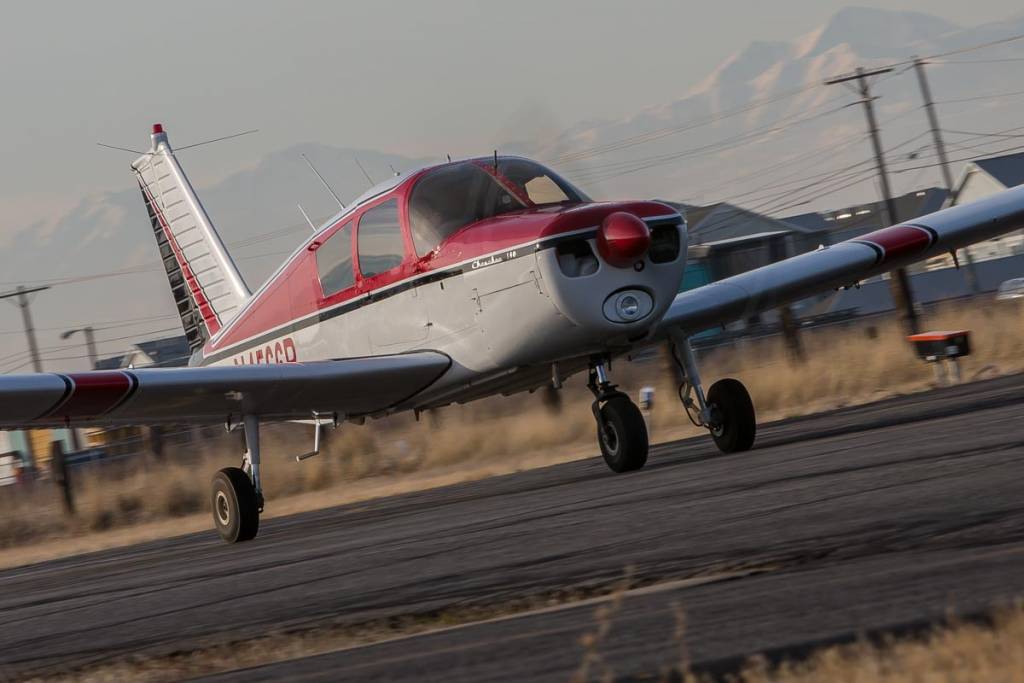 Piper Cherokee 140 taking off