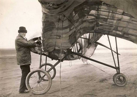 Gustave Lilienthal, brother of Otto Lilienthal, and an aircraft model.