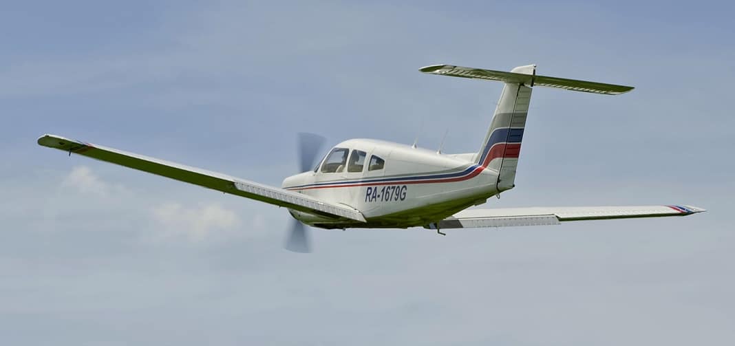 What are some of the specifications for the Piper Arrow aircraft?