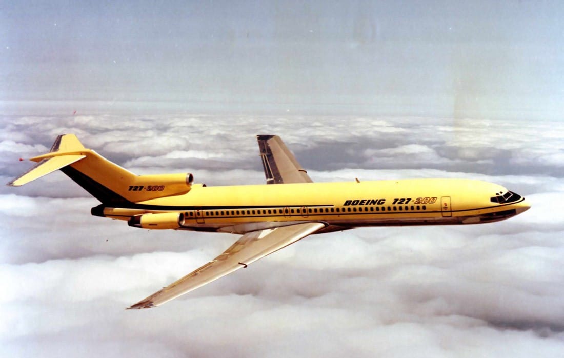 Boeing 727 in flight