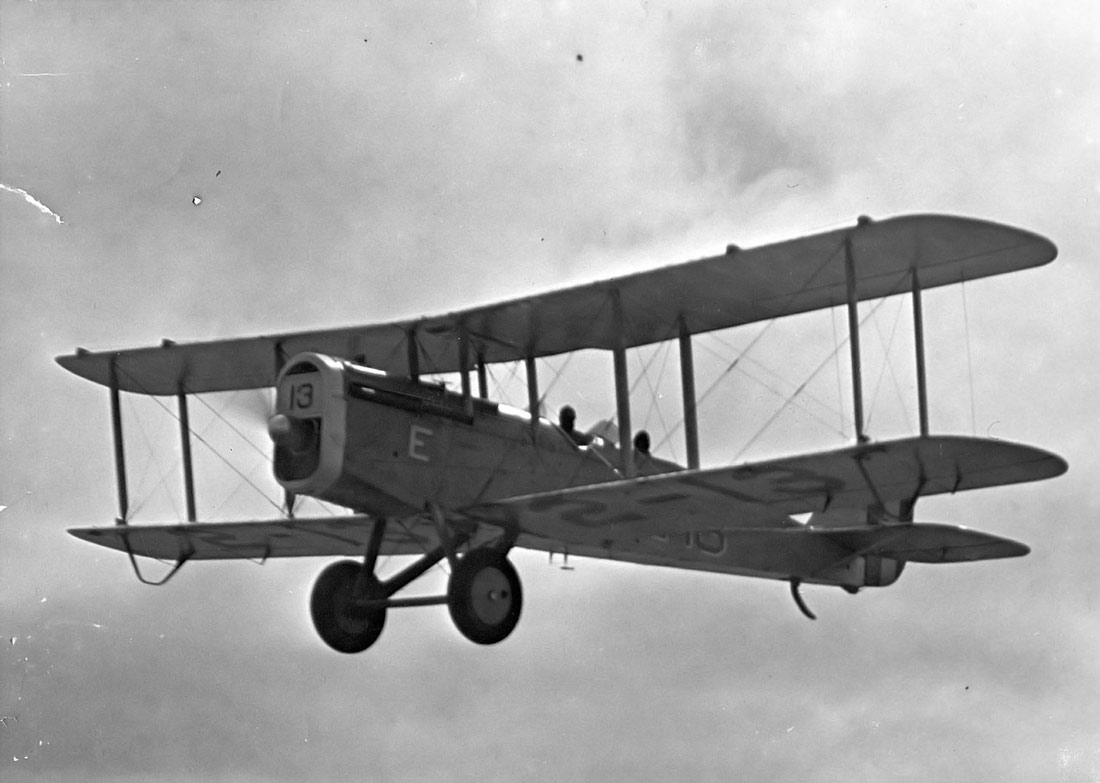 De Havilland DH-4 aircraft in flight