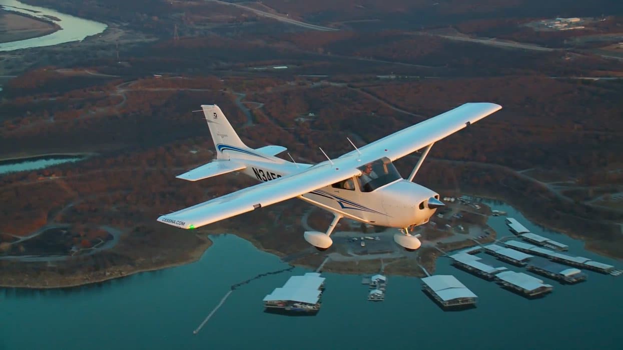 Cessna 172 Skyhawk in flight - Pan Am International Flight Academy and Cessna Sign Exclusive Deal