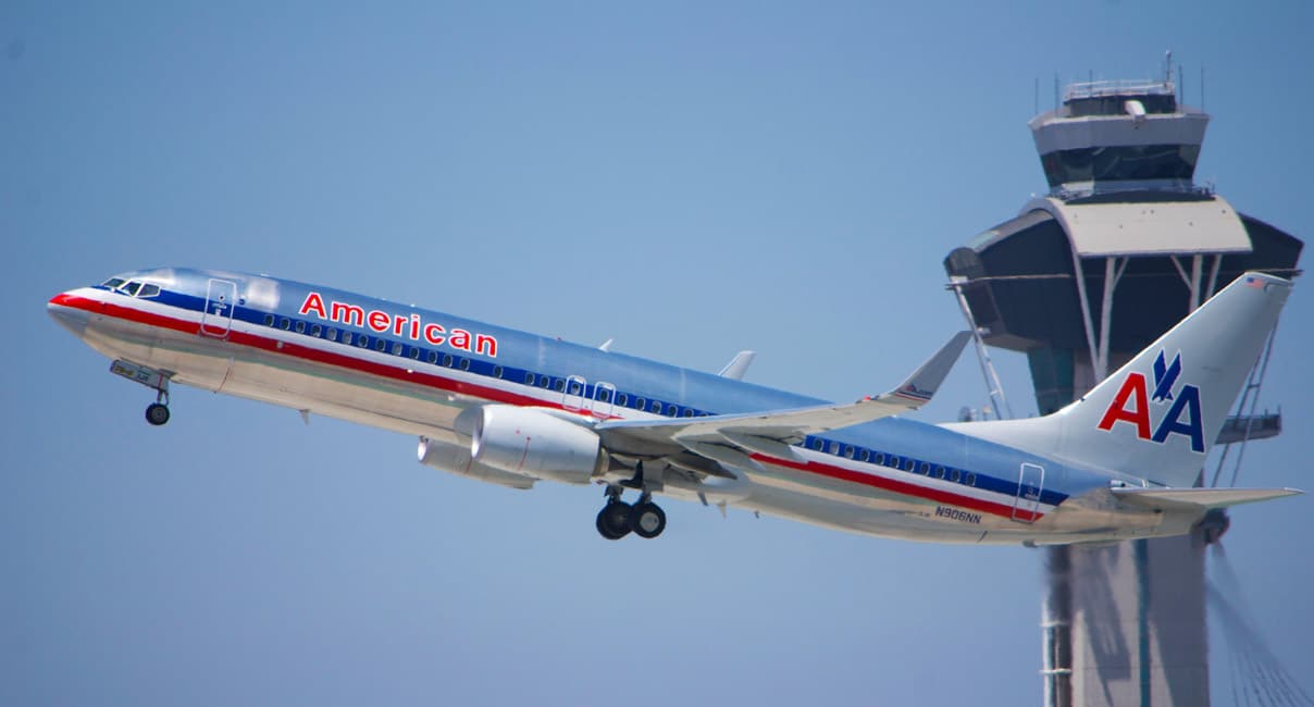 An American Airline jetliner departing LAX - FAA announces Southern California Airspace Modernization efforts