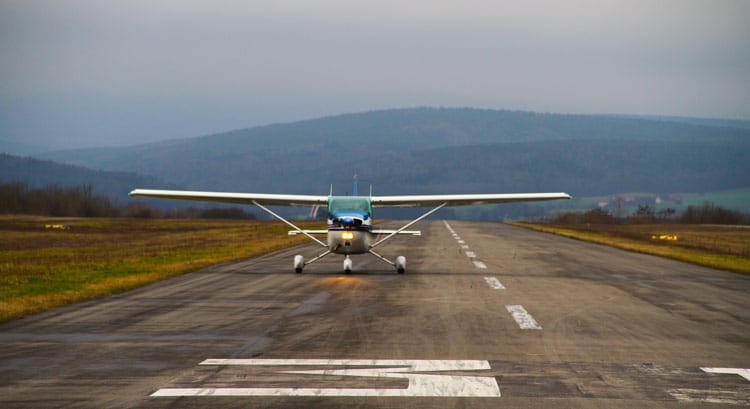 cessna172_on_runway