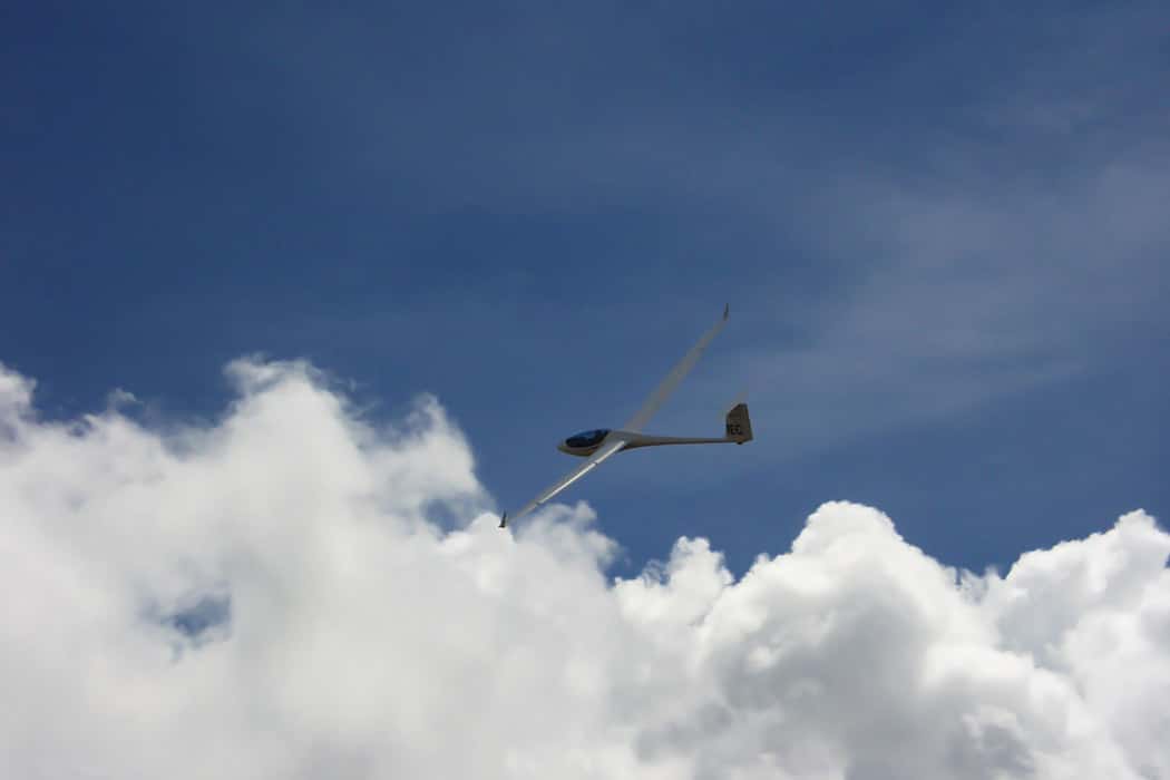 Glider in flight - FAA Withdraws Proposed Changes to Glider Transponder Requirements