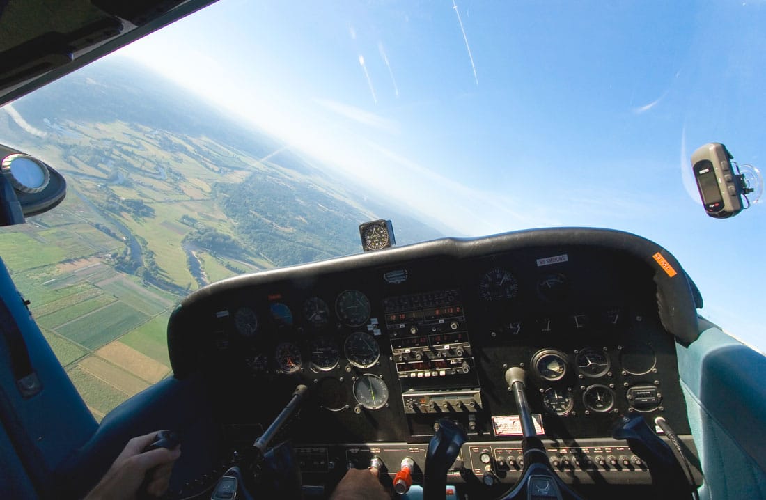 cessna 172 cockpit picture