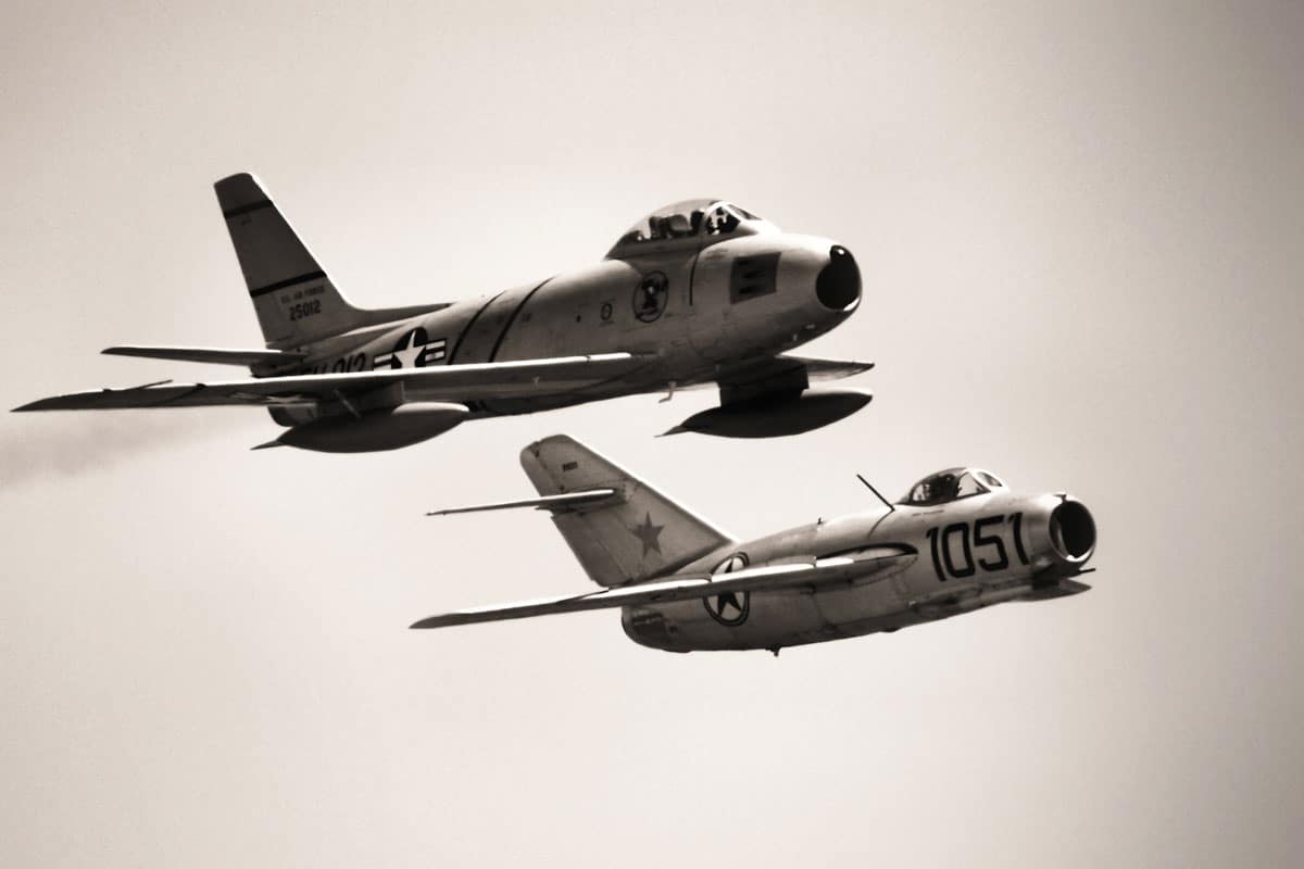 A MiG and F-86 Sabre in flight - Korea Files 5: 4 F-86s Against 70 MiGs in a Dogfight