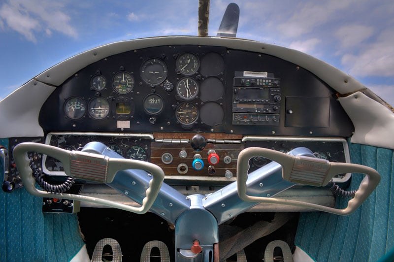 Cessna 195 Businessliner instrument panel