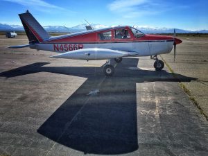 piper cherokee from the side with big wing shadow